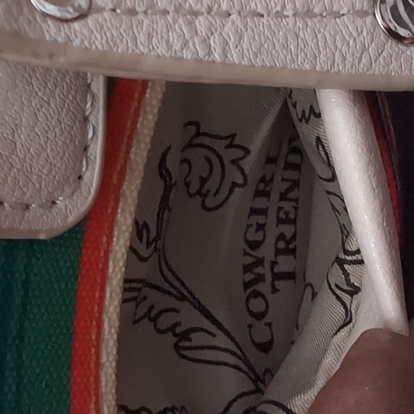 Cowgirl Trendy Women's Western Ivory Concealed Carry Crossbody Bag. - Picture 3 of 16